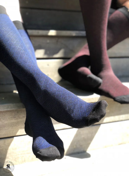 Stilfulde støttestrømper med diskret blåt mønster, bambus