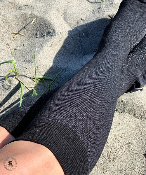 Stilfulde støttestrømper med  diskret gråt mønster, bambus