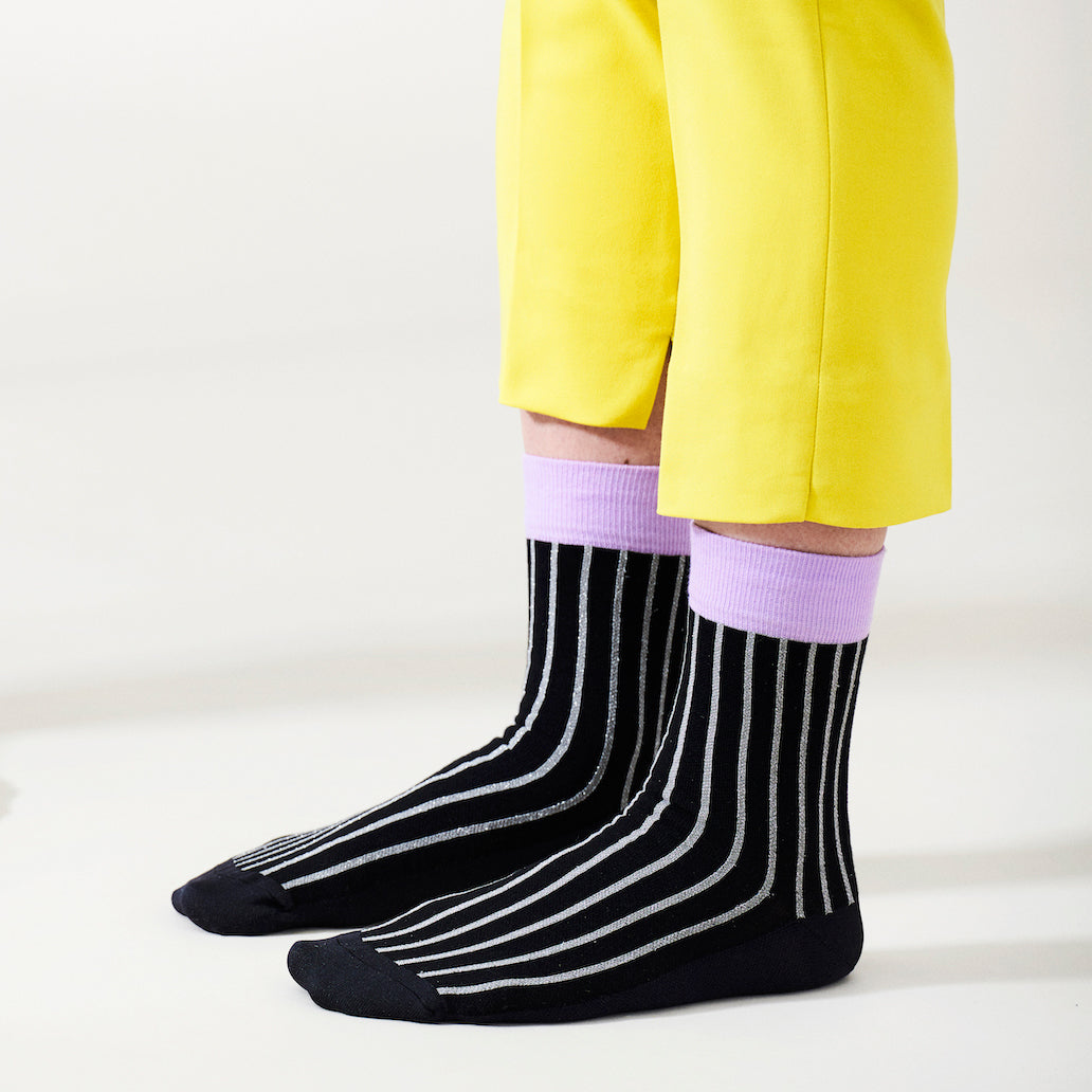 Korte støttestrømper, sort med sølvstriber