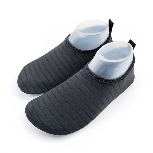 Badesko til svømmehal, stenede strande og vinterbadning