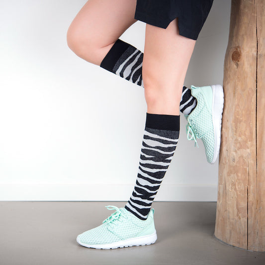 Støttestrømper med zebrastriber