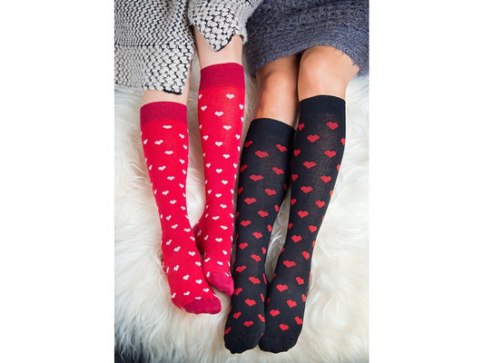 Støttestrømper med hjerter, sort og rød