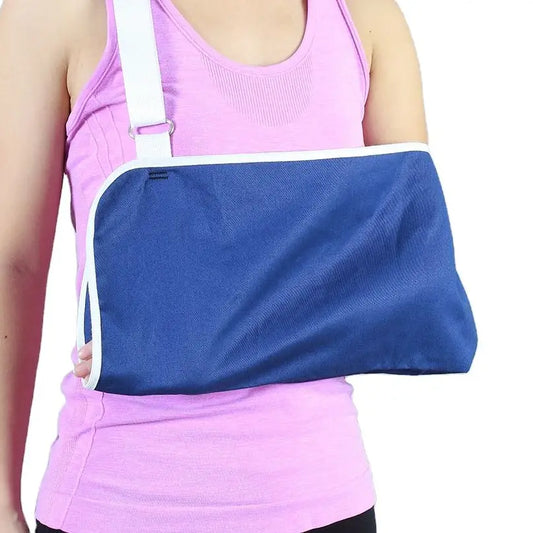 Mitella med justerbar rem og skulderpolstring