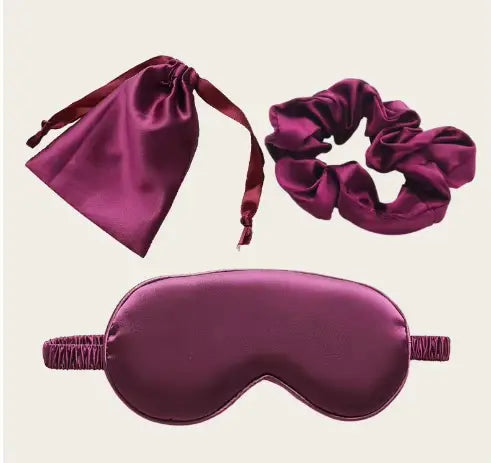 Natkit i satin med sovemaske og scrunchie