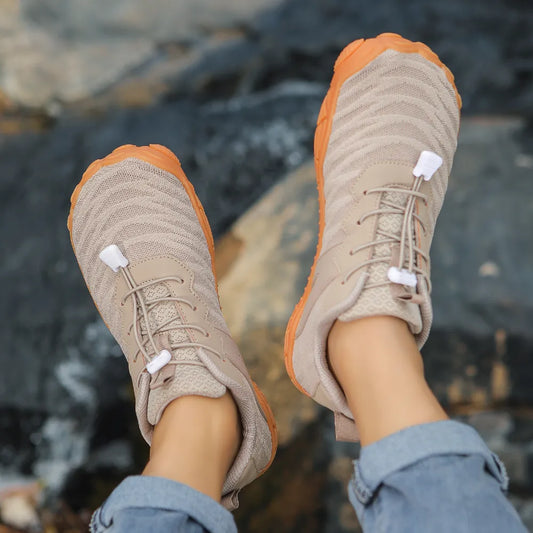 Barfodssko til løb med bred tåboks og åndbart materiale