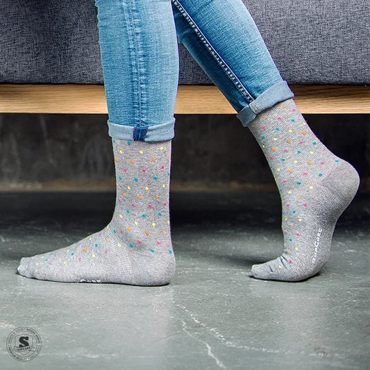 Grå støttestrømper med prikker, åben tå, bred model