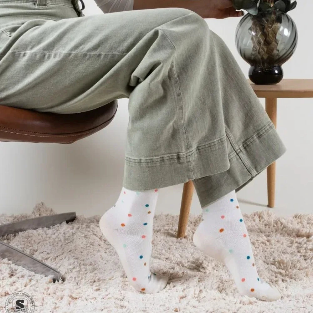 Prikkede støttestrømper i bambus - medel kompression