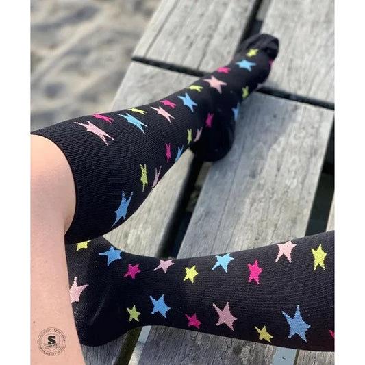 Sorte støttestrømper med stjerner