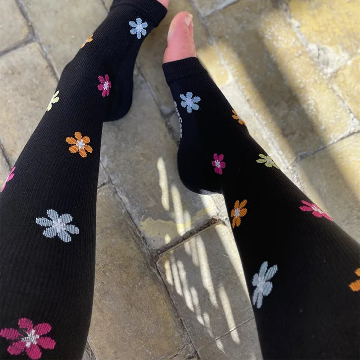 Mørke støttestrømper med blomster, åben tå